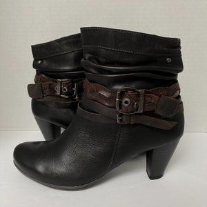 PIKOLINOS Black Leather with brown trim. Booties In Size 41